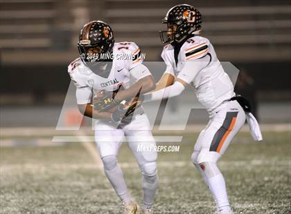 Thumbnail 3 in Central vs. Sierra Canyon (CIF State D1AA Final) photogallery.