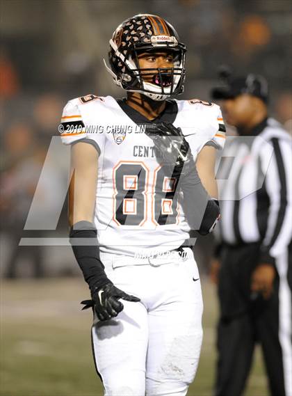 Thumbnail 3 in Central vs. Sierra Canyon (CIF State D1AA Final) photogallery.