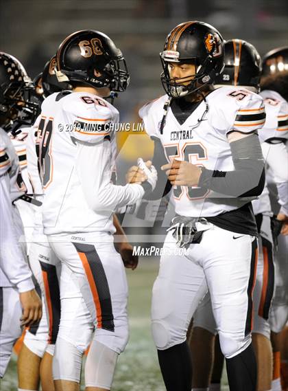 Thumbnail 2 in Central vs. Sierra Canyon (CIF State D1AA Final) photogallery.