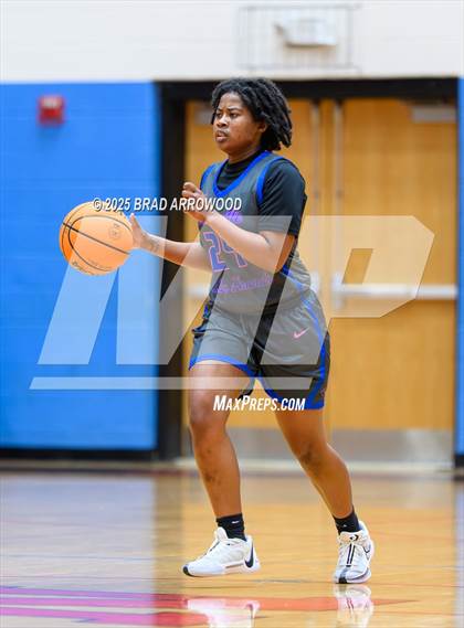 Thumbnail 3 in Statesville vs Community School of Davidson (North Iredell Holiday Classic) photogallery.