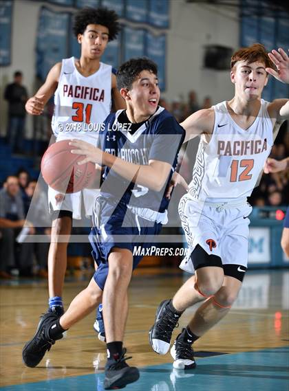 Thumbnail 3 in Pacifica Christian/Orange County vs. Trabuco Hills photogallery.