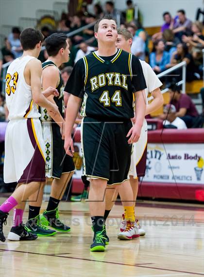 Thumbnail 2 in Royal @ Simi Valley photogallery.