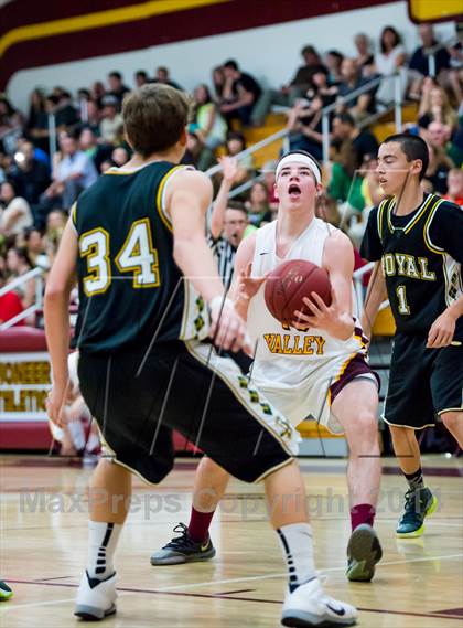 Thumbnail 2 in Royal @ Simi Valley photogallery.