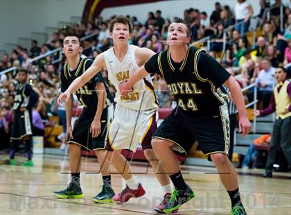 Thumbnail 3 in Royal @ Simi Valley photogallery.