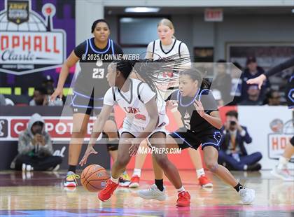 Thumbnail 1 in IMG Academy vs. Long Island Lutheran (Army National Guard Hoophall Classic) photogallery.
