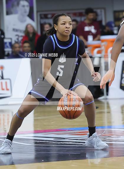 Thumbnail 3 in IMG Academy vs. Long Island Lutheran (Army National Guard Hoophall Classic) photogallery.