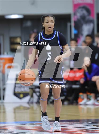 Thumbnail 1 in IMG Academy vs. Long Island Lutheran (Army National Guard Hoophall Classic) photogallery.