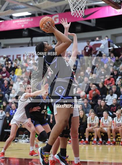 Thumbnail 3 in IMG Academy vs. Long Island Lutheran (Army National Guard Hoophall Classic) photogallery.
