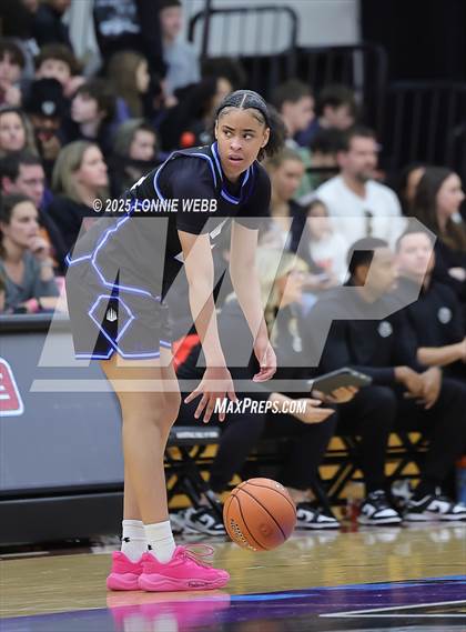 Thumbnail 2 in IMG Academy vs. Long Island Lutheran (Army National Guard Hoophall Classic) photogallery.