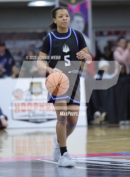 Thumbnail 2 in IMG Academy vs. Long Island Lutheran (Army National Guard Hoophall Classic) photogallery.