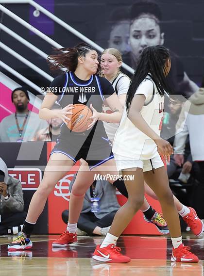 Thumbnail 3 in IMG Academy vs. Long Island Lutheran (Army National Guard Hoophall Classic) photogallery.