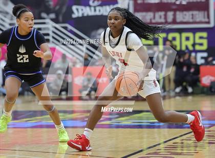 Thumbnail 2 in IMG Academy vs. Long Island Lutheran (Army National Guard Hoophall Classic) photogallery.