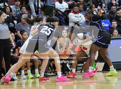 Thumbnail 2 in IMG Academy vs. Long Island Lutheran (Army National Guard Hoophall Classic) photogallery.