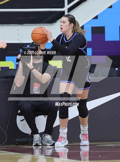 Thumbnail 3 in IMG Academy vs. Long Island Lutheran (Army National Guard Hoophall Classic) photogallery.