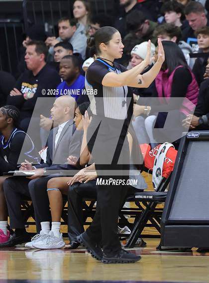 Thumbnail 2 in IMG Academy vs. Long Island Lutheran (Army National Guard Hoophall Classic) photogallery.