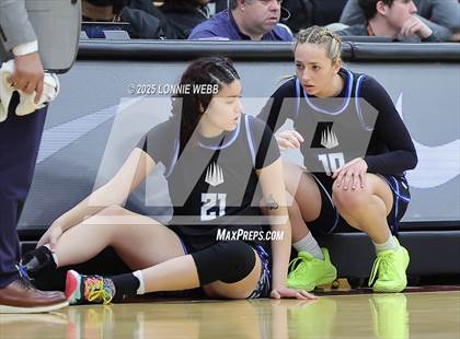 Thumbnail 3 in IMG Academy vs. Long Island Lutheran (Army National Guard Hoophall Classic) photogallery.