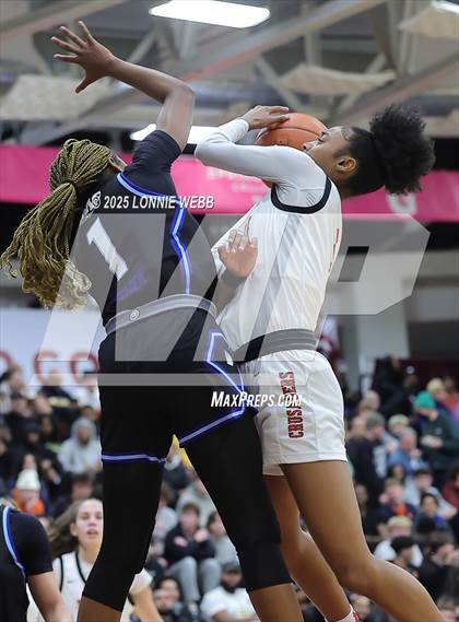 Thumbnail 2 in IMG Academy vs. Long Island Lutheran (Army National Guard Hoophall Classic) photogallery.