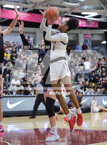 Thumbnail 3 in IMG Academy vs. Long Island Lutheran (Army National Guard Hoophall Classic) photogallery.