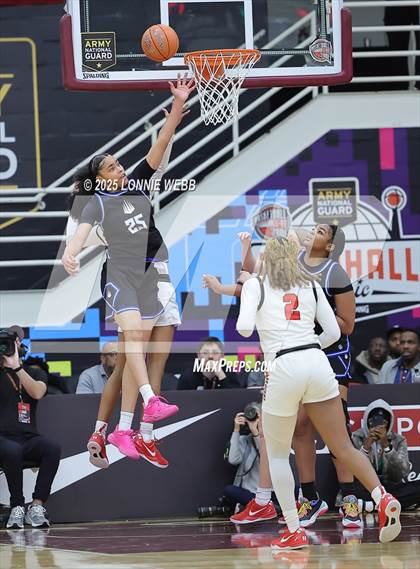 Thumbnail 3 in IMG Academy vs. Long Island Lutheran (Army National Guard Hoophall Classic) photogallery.