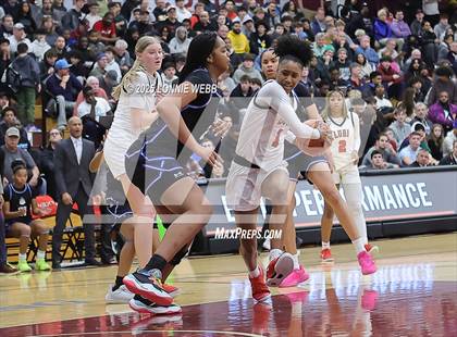 Thumbnail 3 in IMG Academy vs. Long Island Lutheran (Army National Guard Hoophall Classic) photogallery.