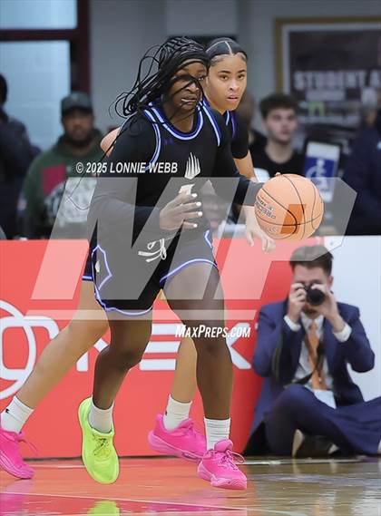 Thumbnail 3 in IMG Academy vs. Long Island Lutheran (Army National Guard Hoophall Classic) photogallery.