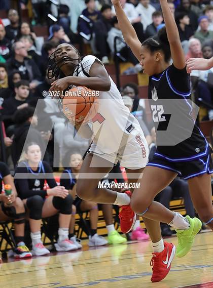 Thumbnail 2 in IMG Academy vs. Long Island Lutheran (Army National Guard Hoophall Classic) photogallery.