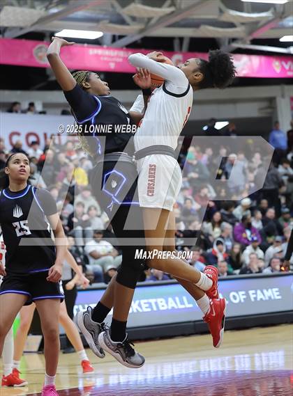 Thumbnail 3 in IMG Academy vs. Long Island Lutheran (Army National Guard Hoophall Classic) photogallery.