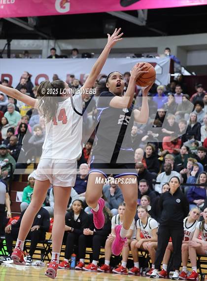 Thumbnail 2 in IMG Academy vs. Long Island Lutheran (Army National Guard Hoophall Classic) photogallery.
