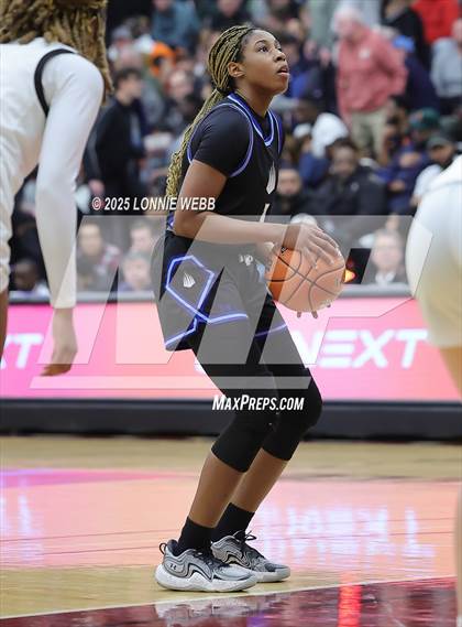 Thumbnail 2 in IMG Academy vs. Long Island Lutheran (Army National Guard Hoophall Classic) photogallery.
