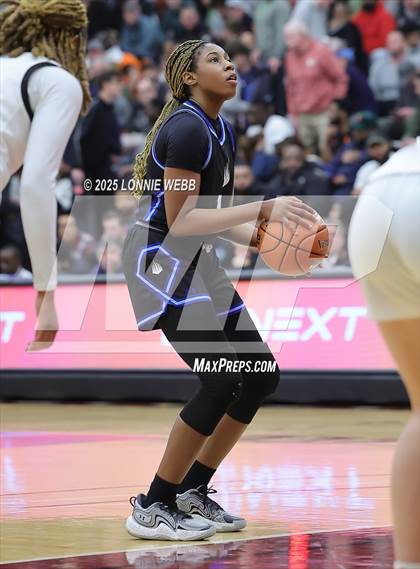 Thumbnail 3 in IMG Academy vs. Long Island Lutheran (Army National Guard Hoophall Classic) photogallery.