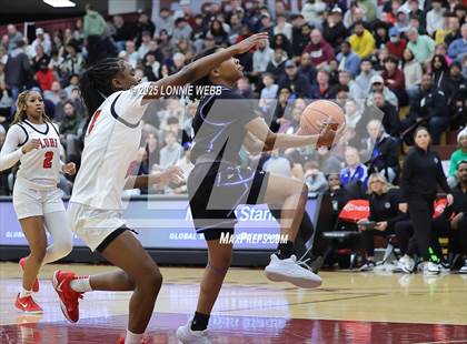Thumbnail 2 in IMG Academy vs. Long Island Lutheran (Army National Guard Hoophall Classic) photogallery.
