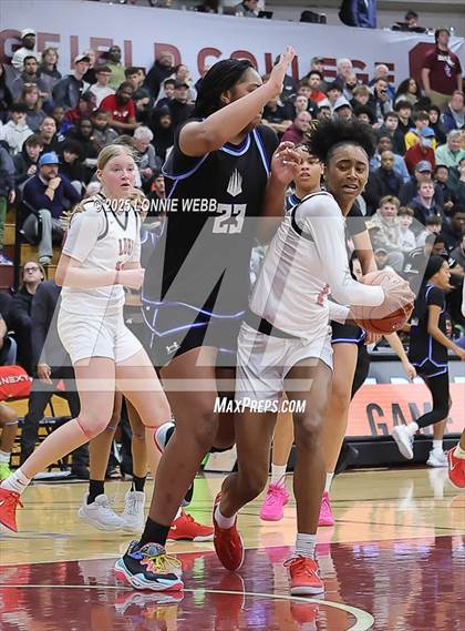 Thumbnail 2 in IMG Academy vs. Long Island Lutheran (Army National Guard Hoophall Classic) photogallery.