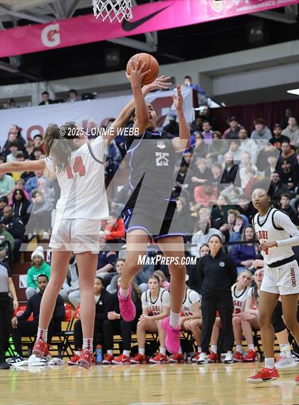Thumbnail 3 in IMG Academy vs. Long Island Lutheran (Army National Guard Hoophall Classic) photogallery.