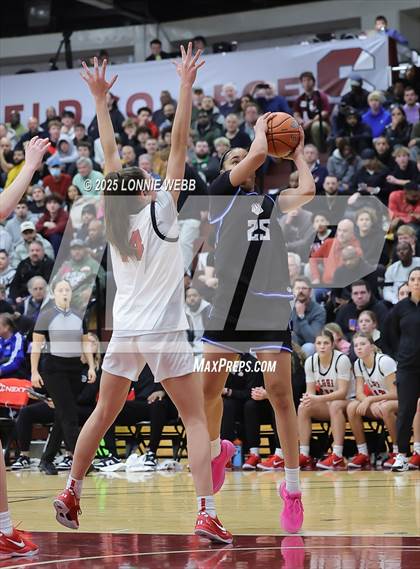 Thumbnail 3 in IMG Academy vs. Long Island Lutheran (Army National Guard Hoophall Classic) photogallery.