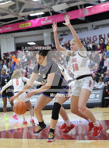 Thumbnail 3 in IMG Academy vs. Long Island Lutheran (Army National Guard Hoophall Classic) photogallery.