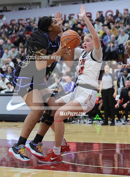 Thumbnail 2 in IMG Academy vs. Long Island Lutheran (Army National Guard Hoophall Classic) photogallery.