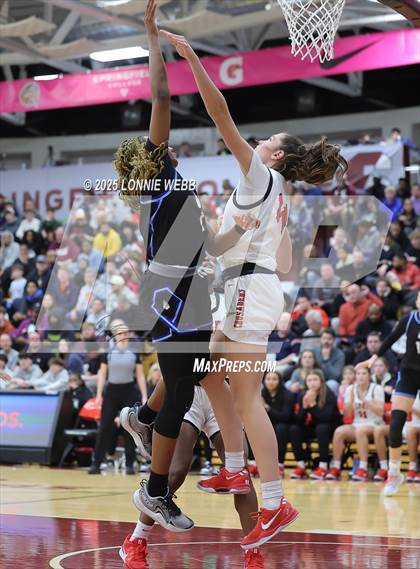 Thumbnail 2 in IMG Academy vs. Long Island Lutheran (Army National Guard Hoophall Classic) photogallery.