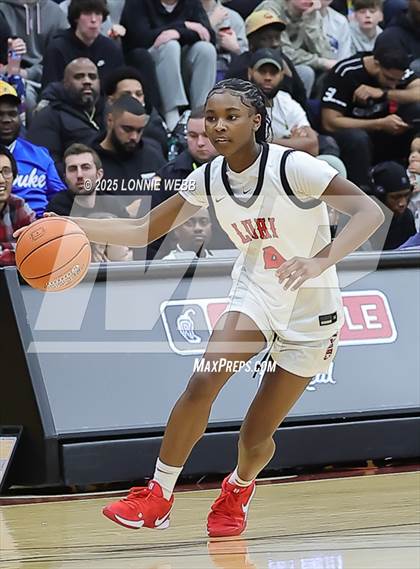 Thumbnail 2 in IMG Academy vs. Long Island Lutheran (Army National Guard Hoophall Classic) photogallery.