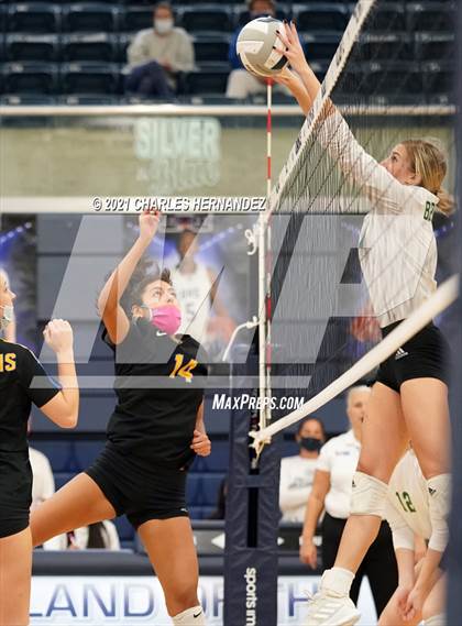 Thumbnail 2 in Brenham vs. Anderson (UIL 5A Area Playoff) photogallery.