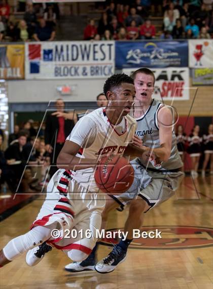 Thumbnail 2 in Jefferson City vs Fairmont (Machens Great 8 Classic) photogallery.