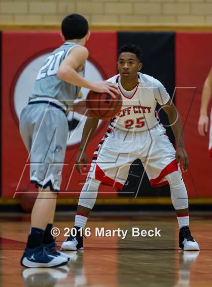 Thumbnail 2 in Jefferson City vs Fairmont (Machens Great 8 Classic) photogallery.