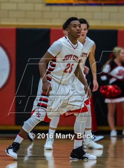 Thumbnail 2 in Jefferson City vs Fairmont (Machens Great 8 Classic) photogallery.