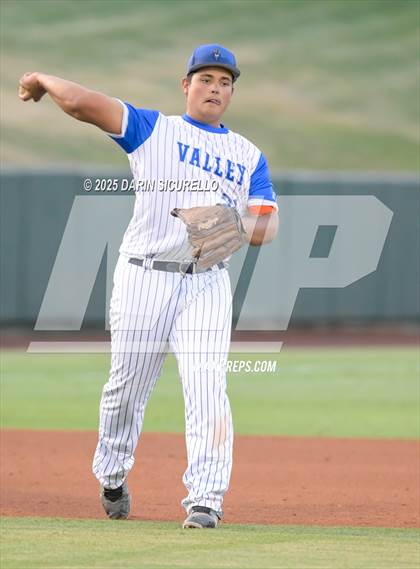 Thumbnail 3 in Valley Union vs Bagdad (AIA 1A Semifinal) photogallery.