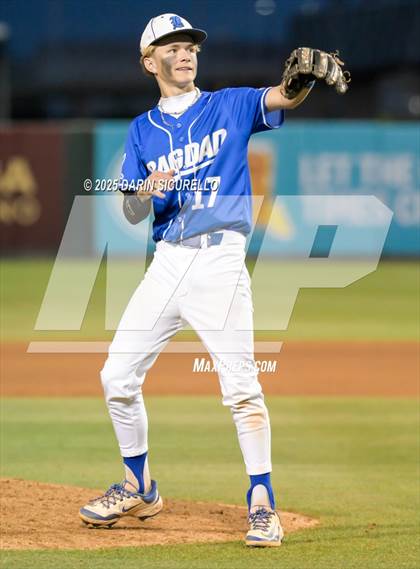 Thumbnail 2 in Valley Union vs Bagdad (AIA 1A Semifinal) photogallery.
