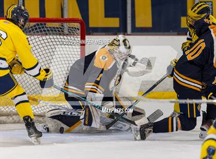 Thumbnail 2 in Hartland vs Clarkston (KV Thanksgiving Invite Championship) photogallery.