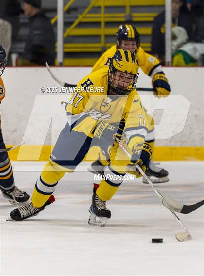 Thumbnail 1 in Hartland vs Clarkston (KV Thanksgiving Invite Championship) photogallery.
