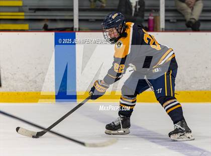Thumbnail 2 in Hartland vs Clarkston (KV Thanksgiving Invite Championship) photogallery.