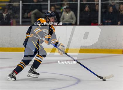 Thumbnail 1 in Hartland vs Clarkston (KV Thanksgiving Invite Championship) photogallery.