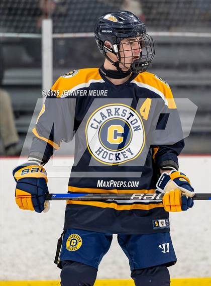 Thumbnail 3 in Hartland vs Clarkston (KV Thanksgiving Invite Championship) photogallery.