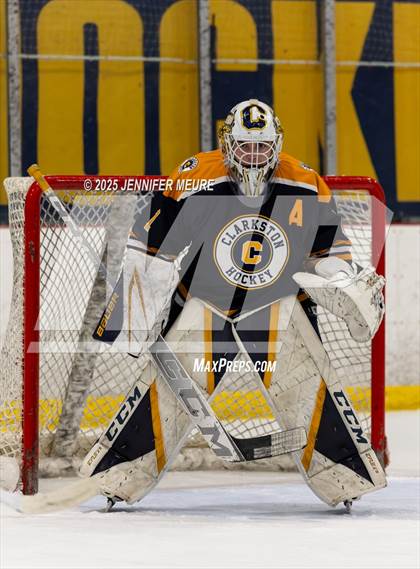 Thumbnail 1 in Hartland vs Clarkston (KV Thanksgiving Invite Championship) photogallery.